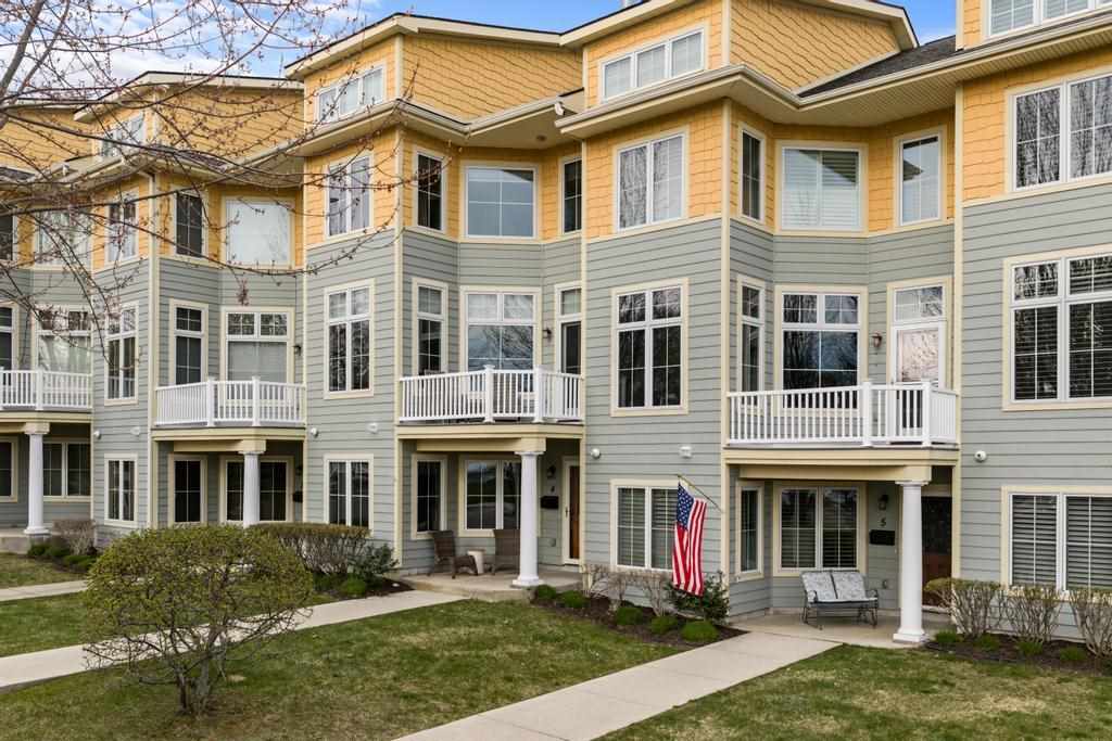 200 W Lake Street Unit: 4