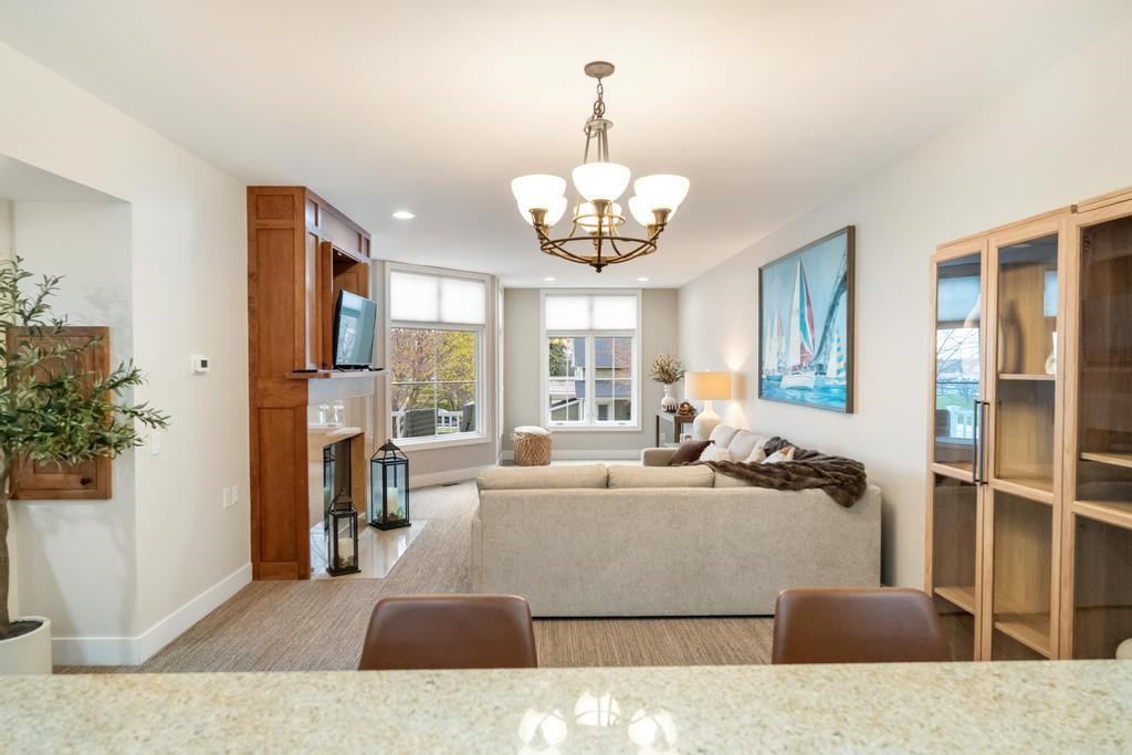 200 W Lake Street Unit: 4