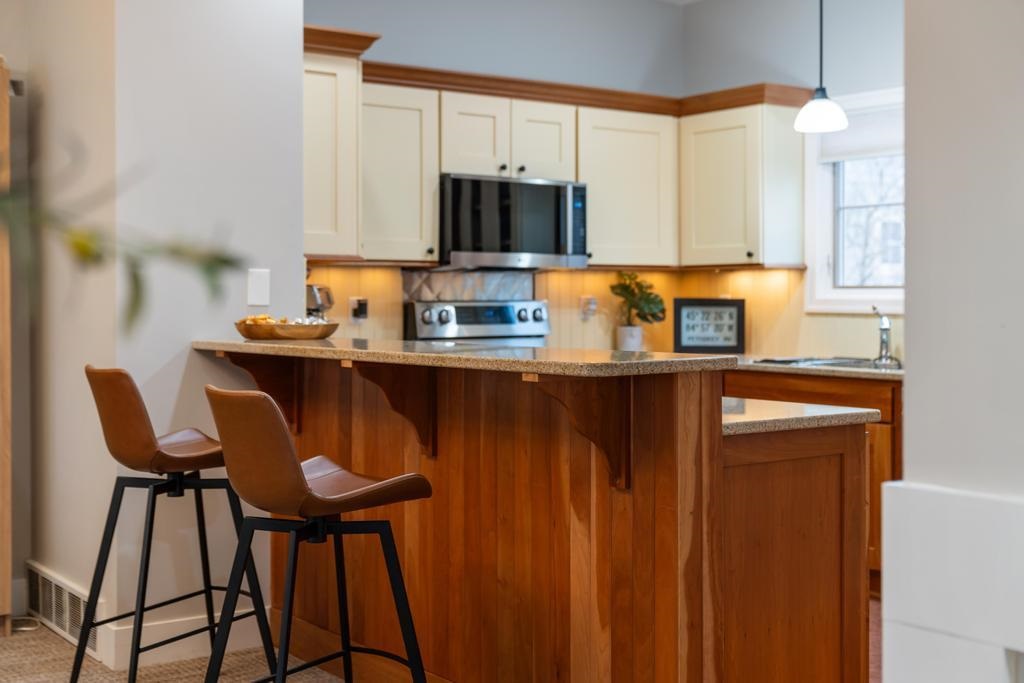 200 W Lake Street Unit: 4