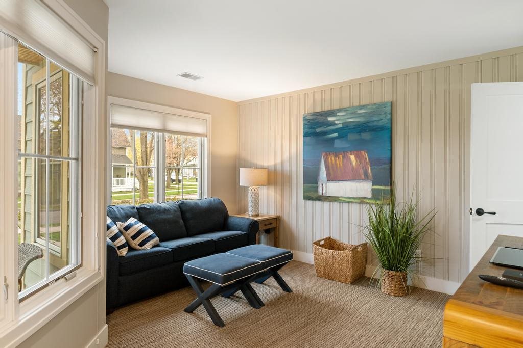 200 W Lake Street Unit: 4