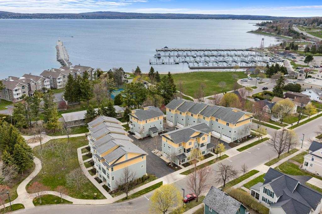 200 W Lake Street Unit: 4