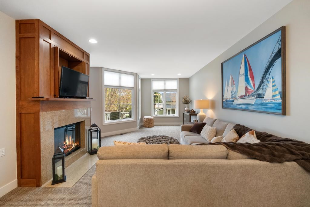 200 W Lake Street Unit: 4