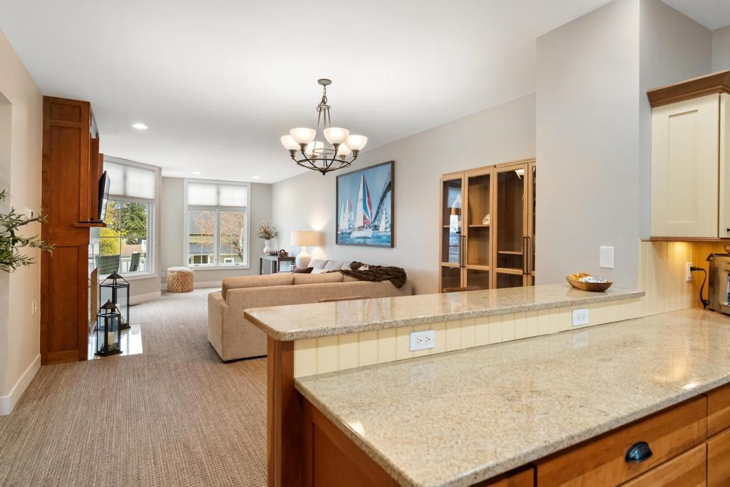 200 W Lake Street Unit: 4