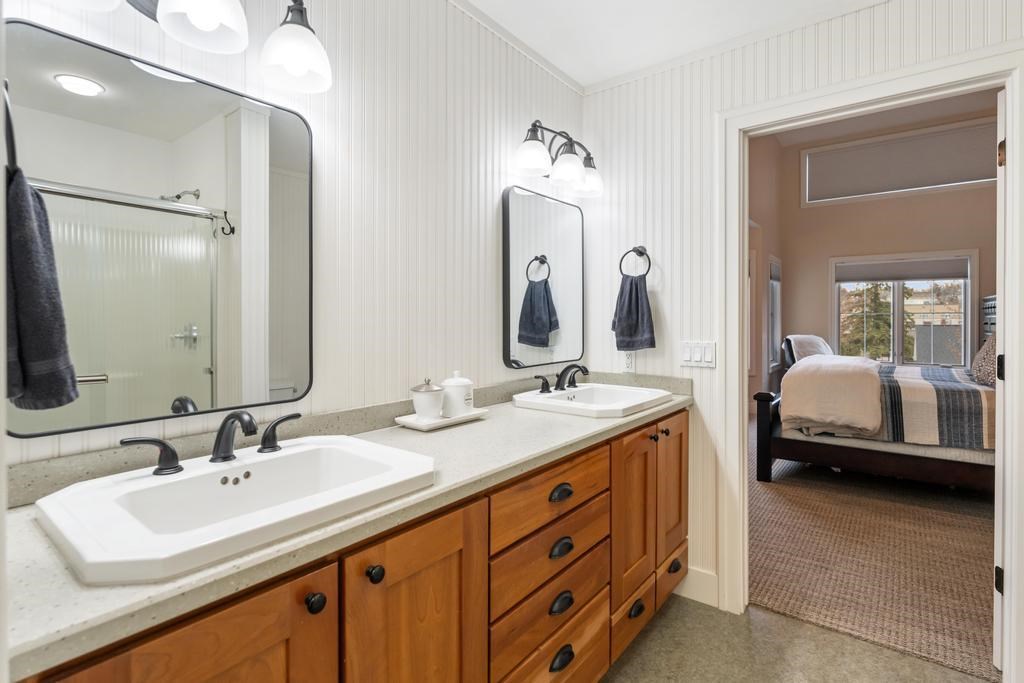 200 W Lake Street Unit: 4