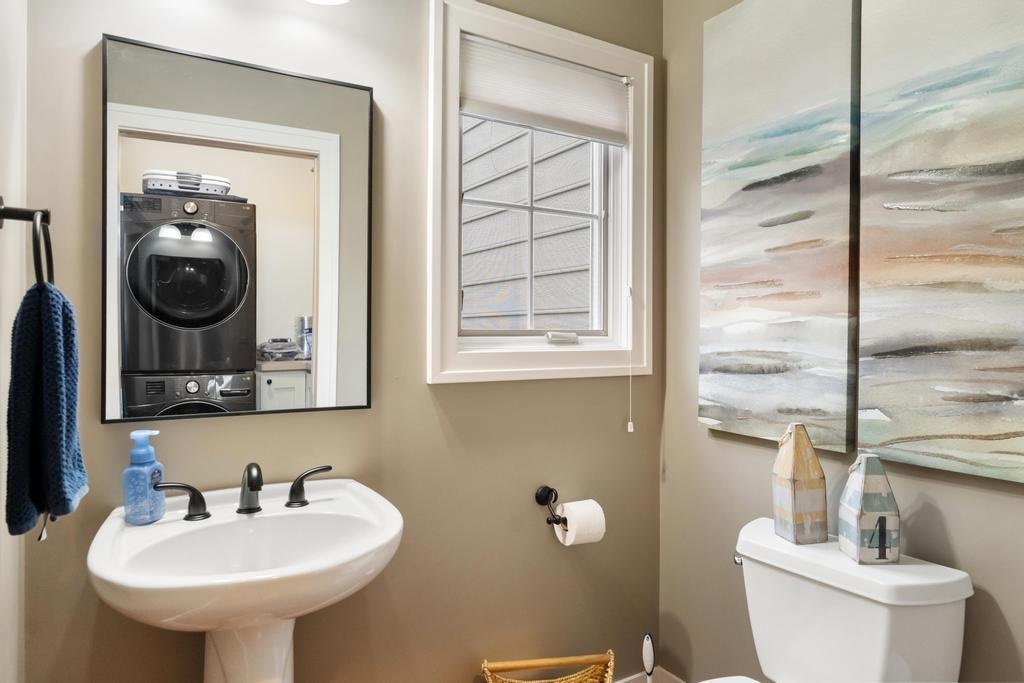 200 W Lake Street Unit: 4