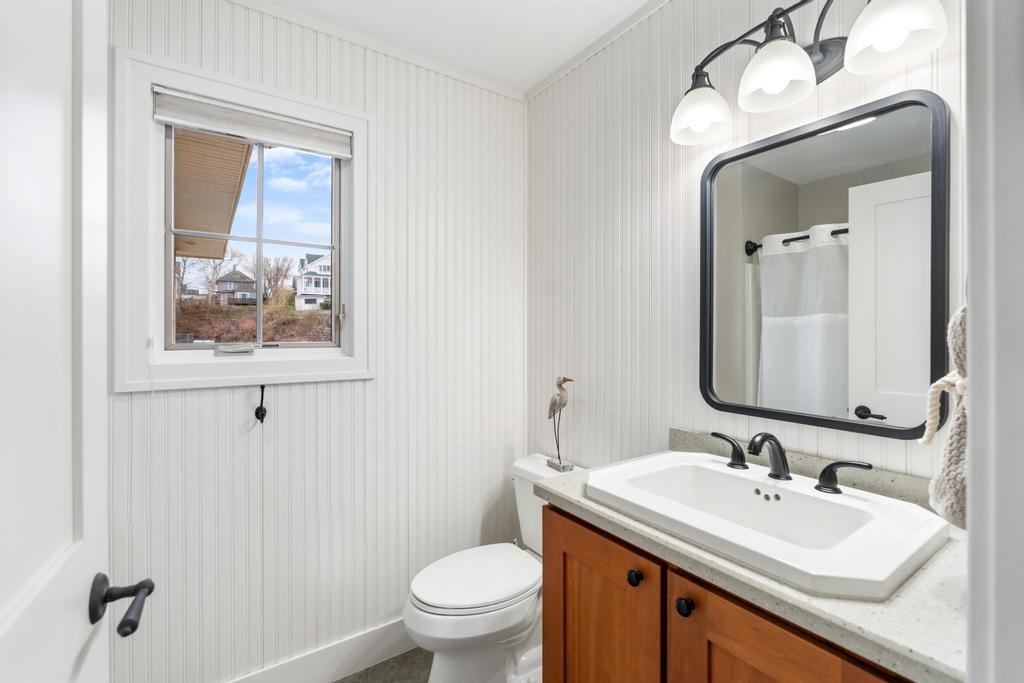 200 W Lake Street Unit: 4