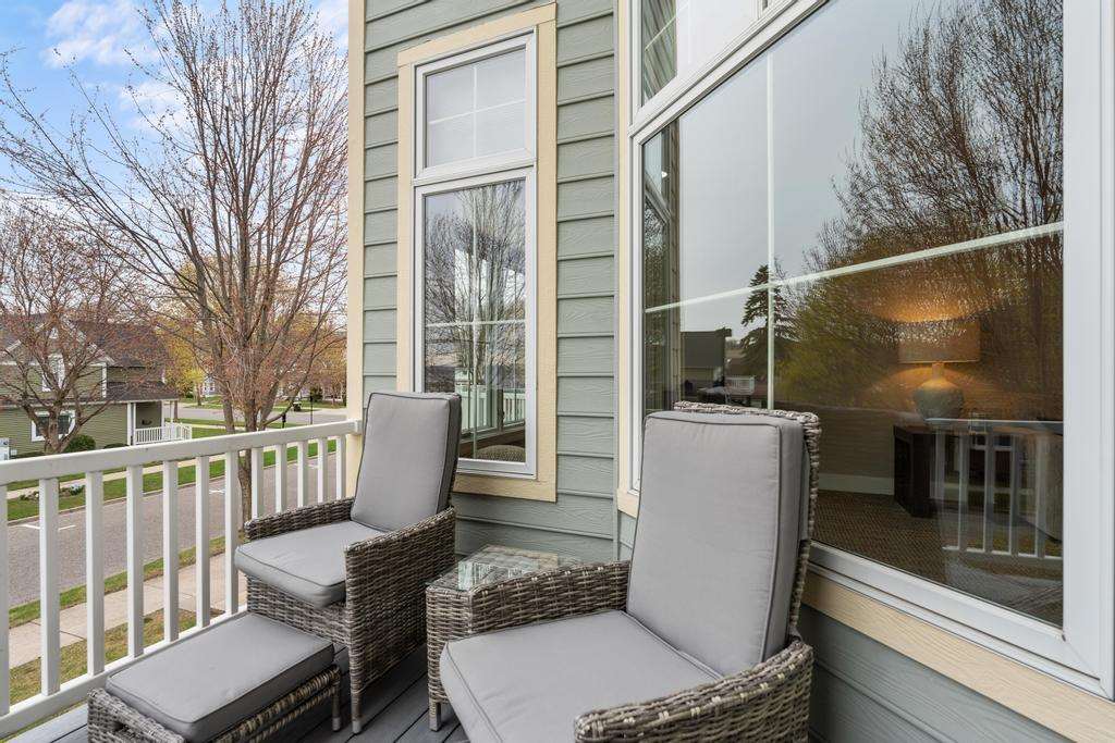 200 W Lake Street Unit: 4