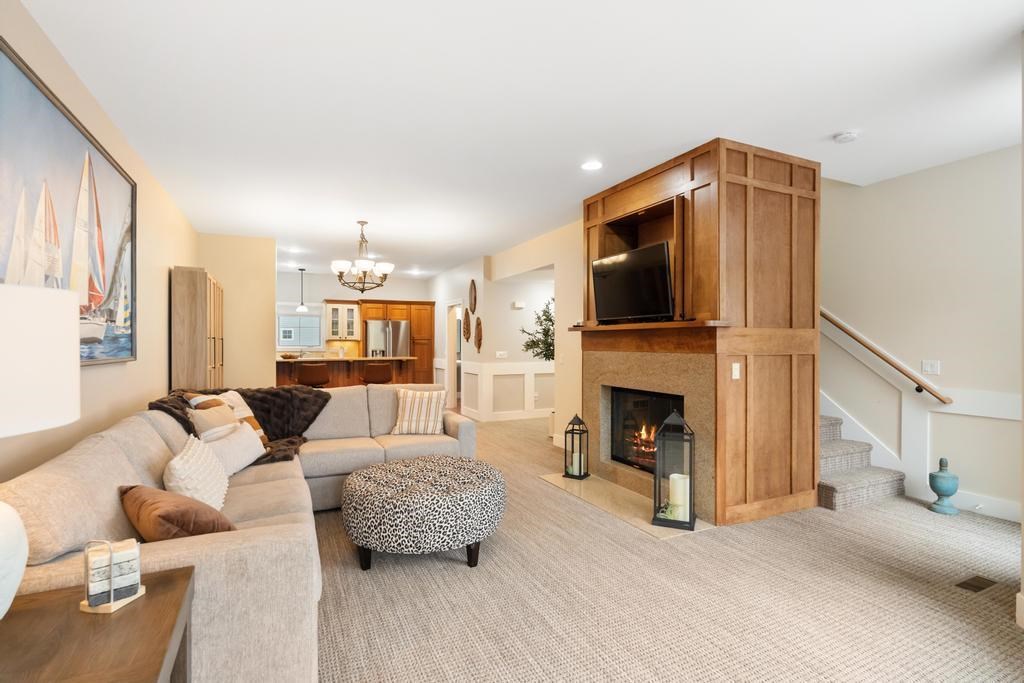 200 W Lake Street Unit: 4
