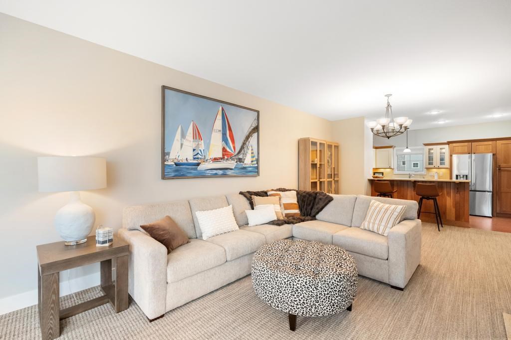 200 W Lake Street Unit: 4