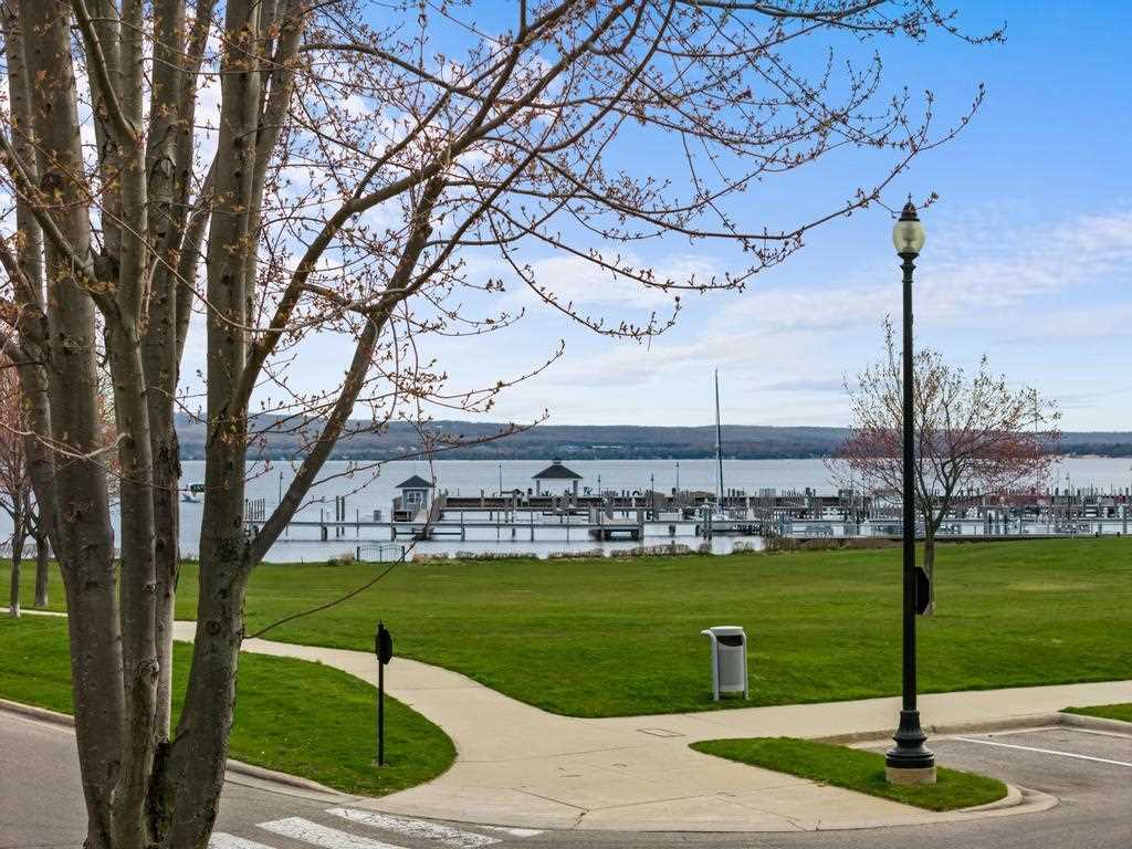200 W Lake Street Unit: 4