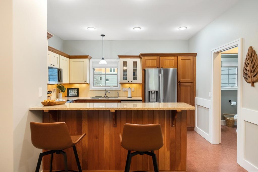 200 W Lake Street Unit: 4