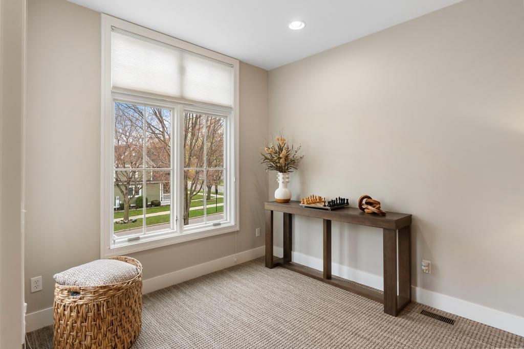 200 W Lake Street Unit: 4