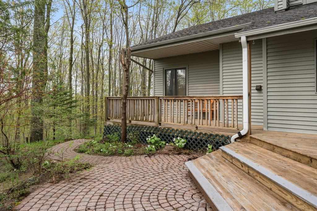 2385 Manitou Trail