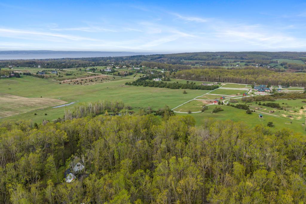 2385 Manitou Trail