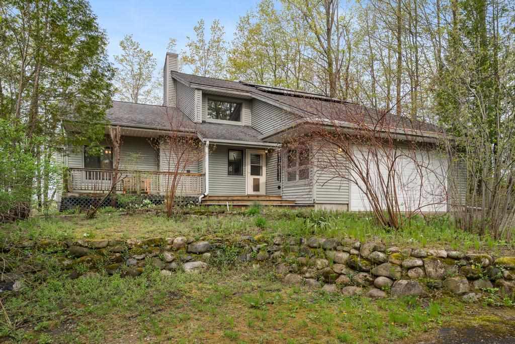 2385 Manitou Trail