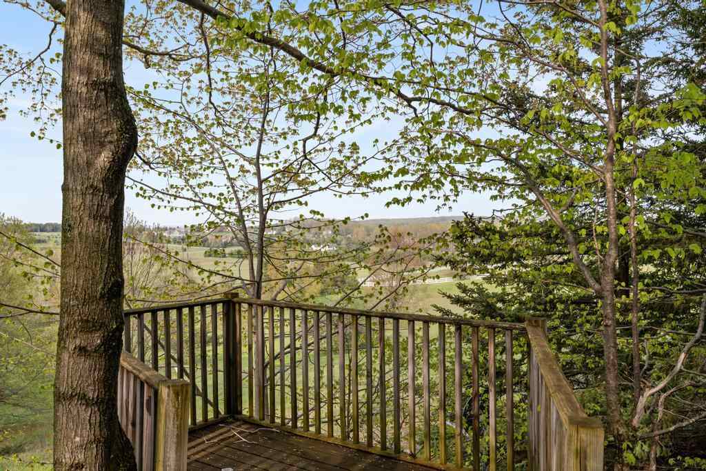 2385 Manitou Trail