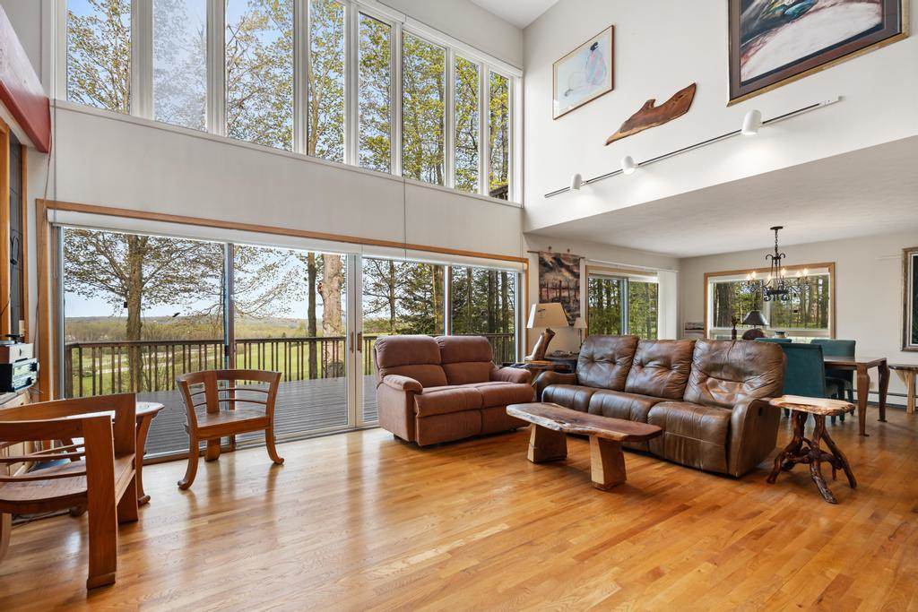 2385 Manitou Trail