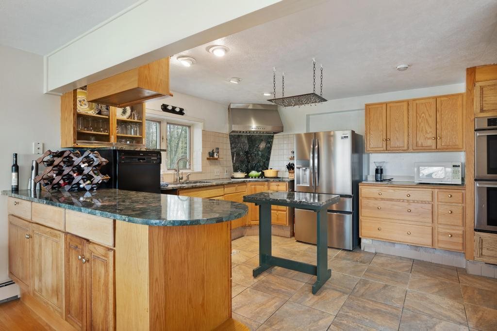 2385 Manitou Trail
