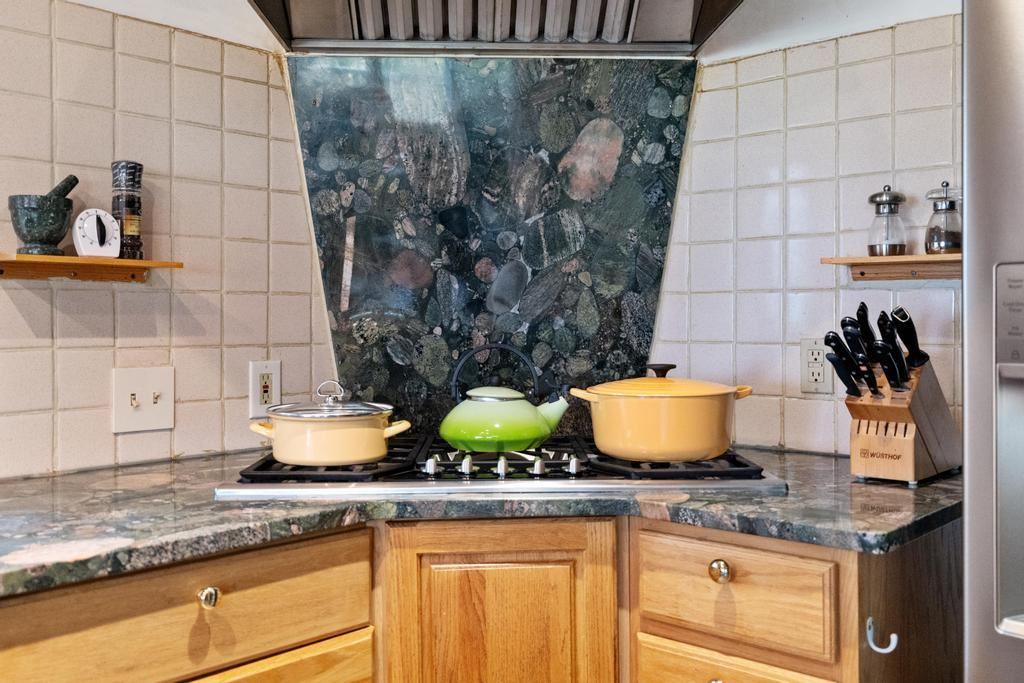 2385 Manitou Trail