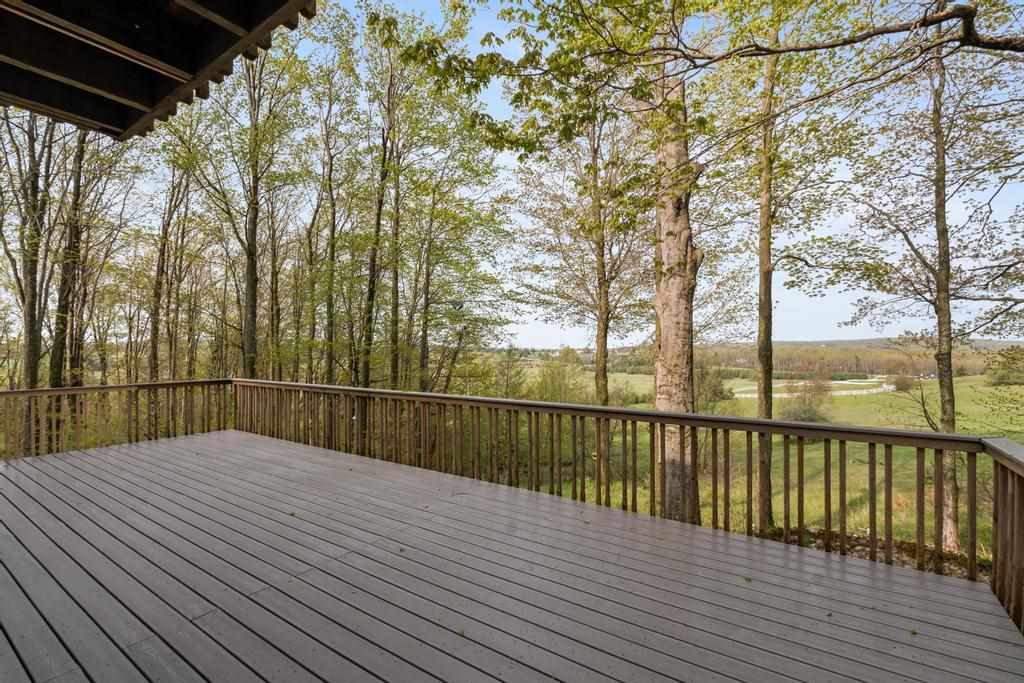 2385 Manitou Trail