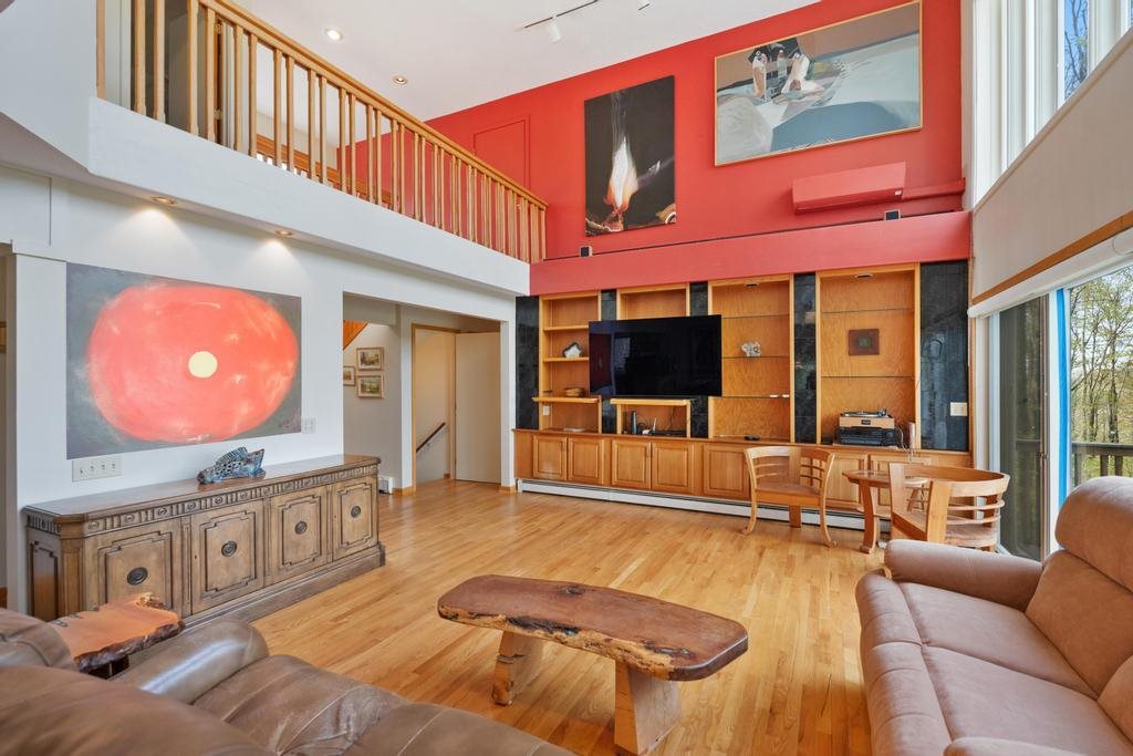 2385 Manitou Trail