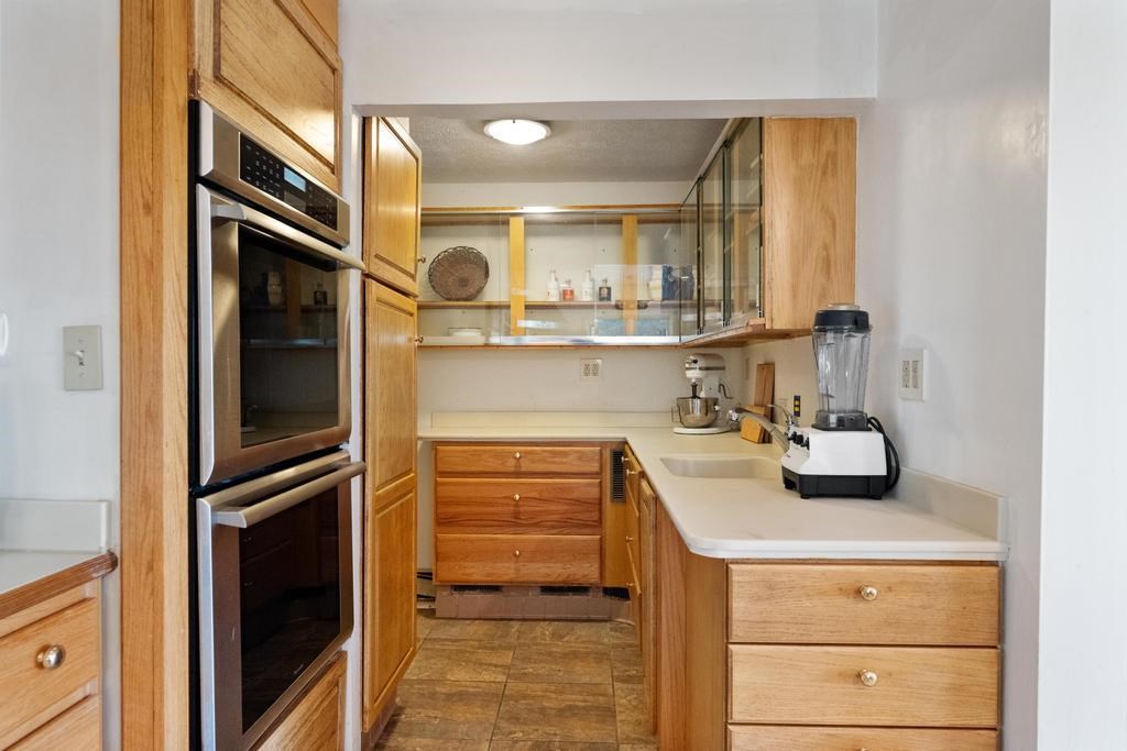 2385 Manitou Trail