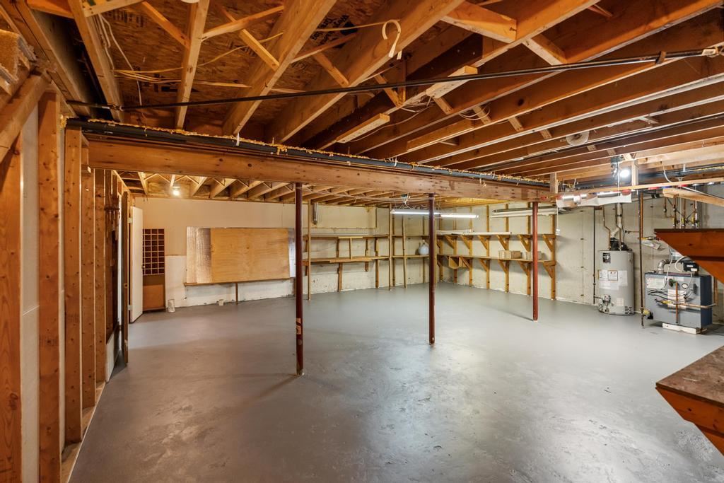 2385 Manitou Trail