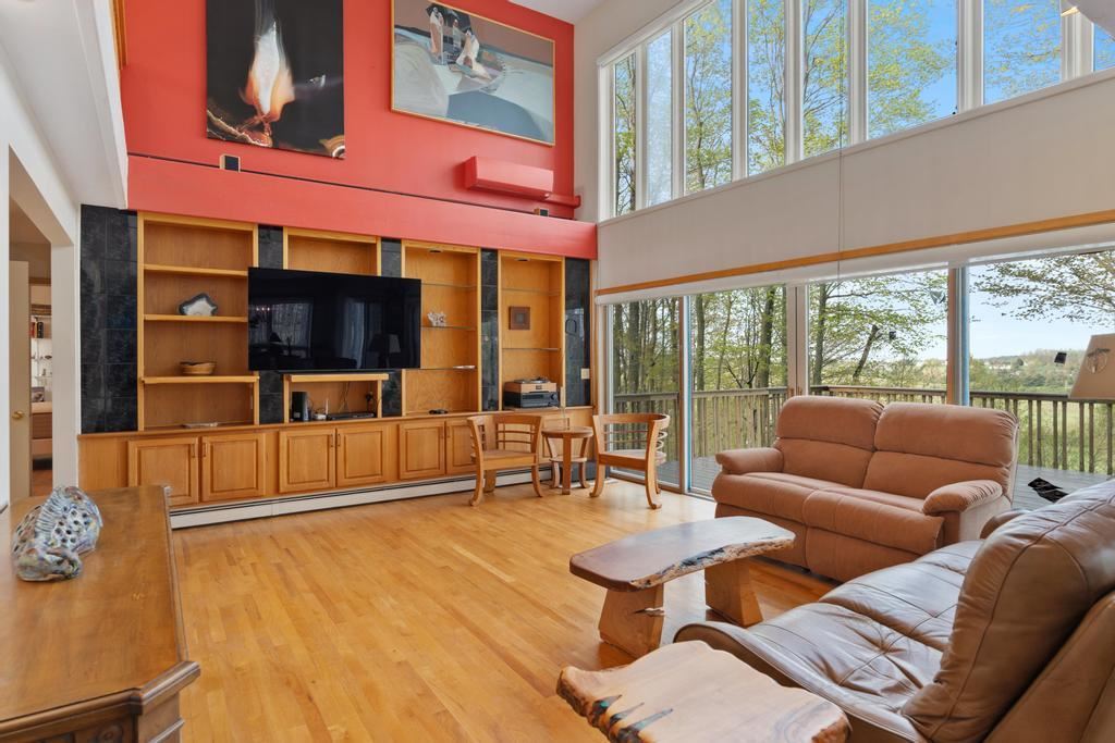 2385 Manitou Trail