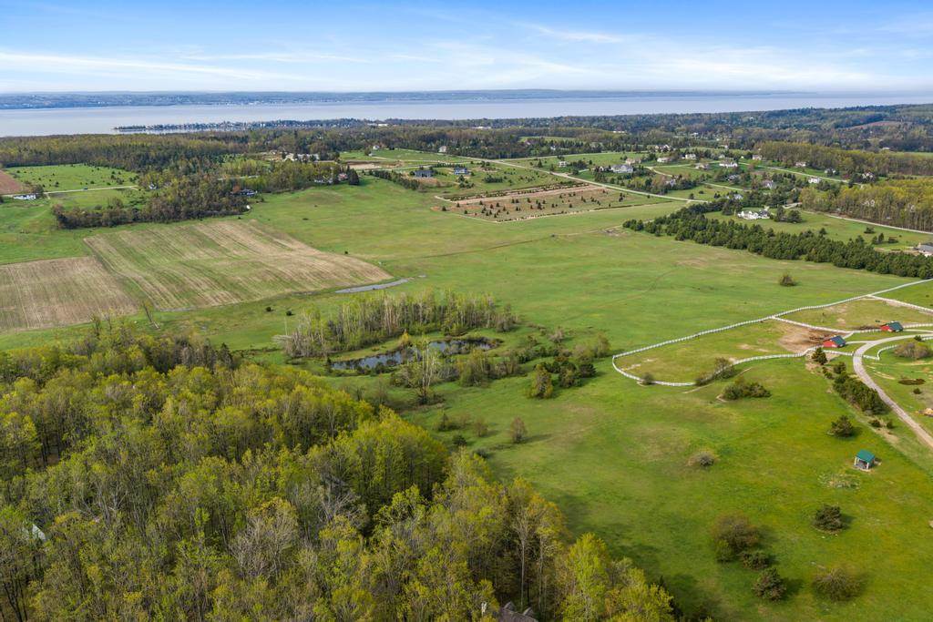 2385 Manitou Trail