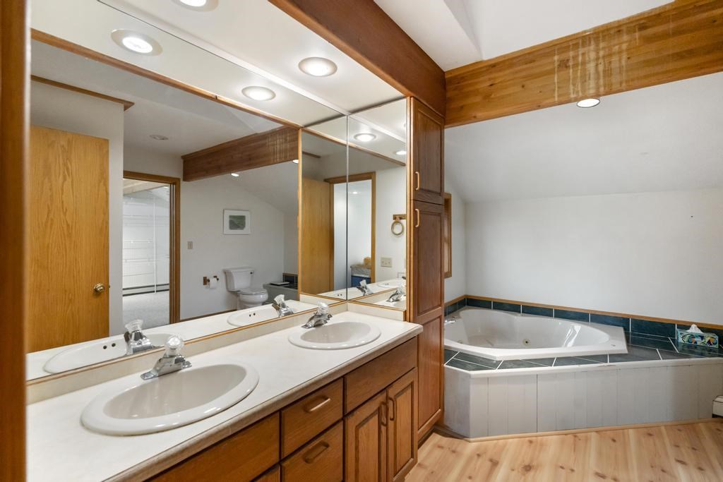 2385 Manitou Trail