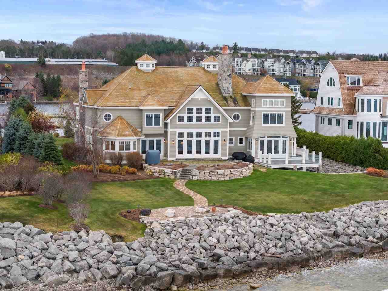 4050 Peninsula Drive