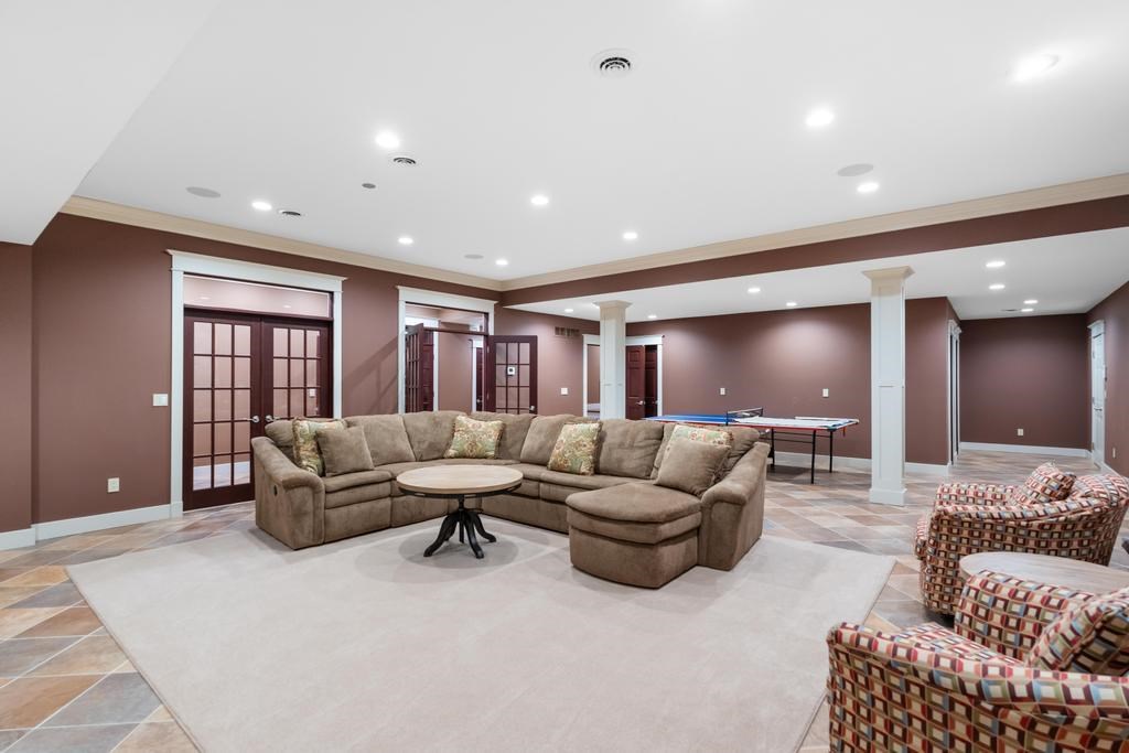 4050 Peninsula Drive