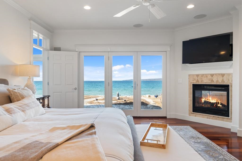 4050 Peninsula Drive