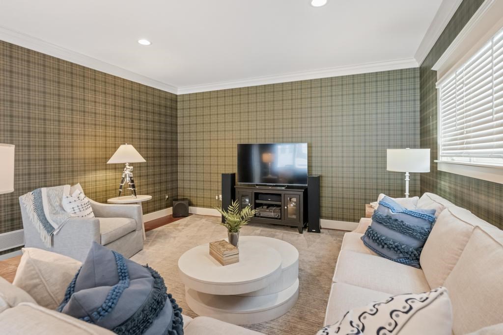 4050 Peninsula Drive