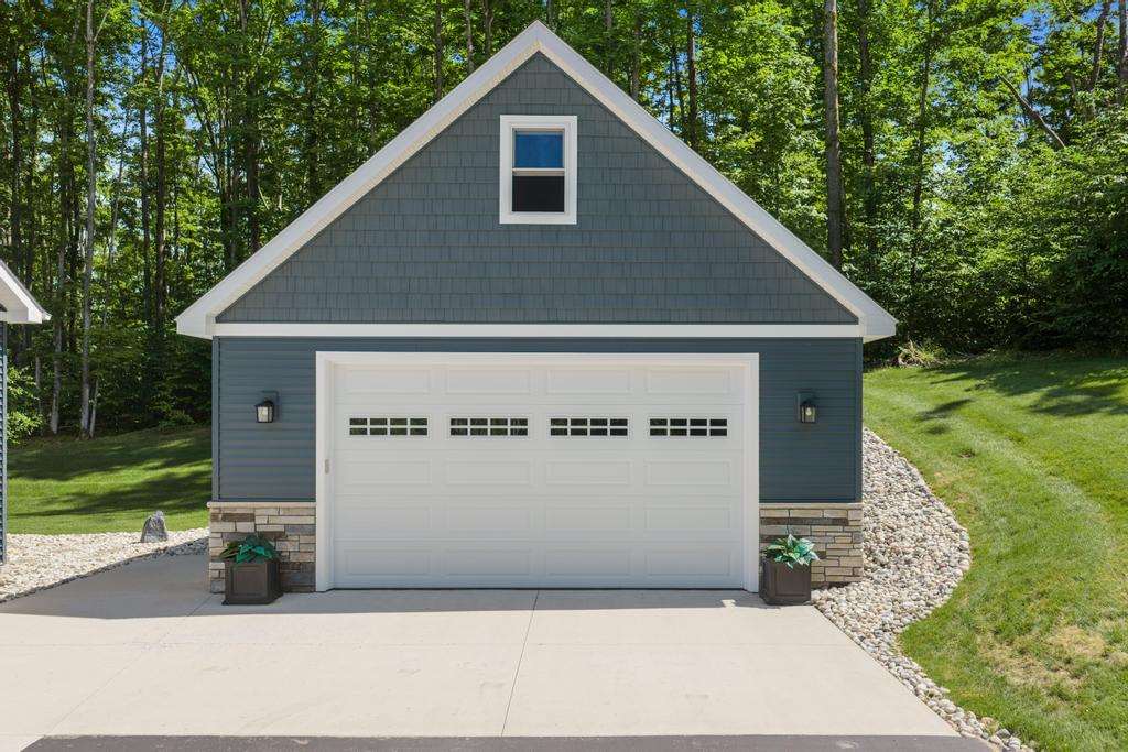 2155 Woodside Drive Unit: 13