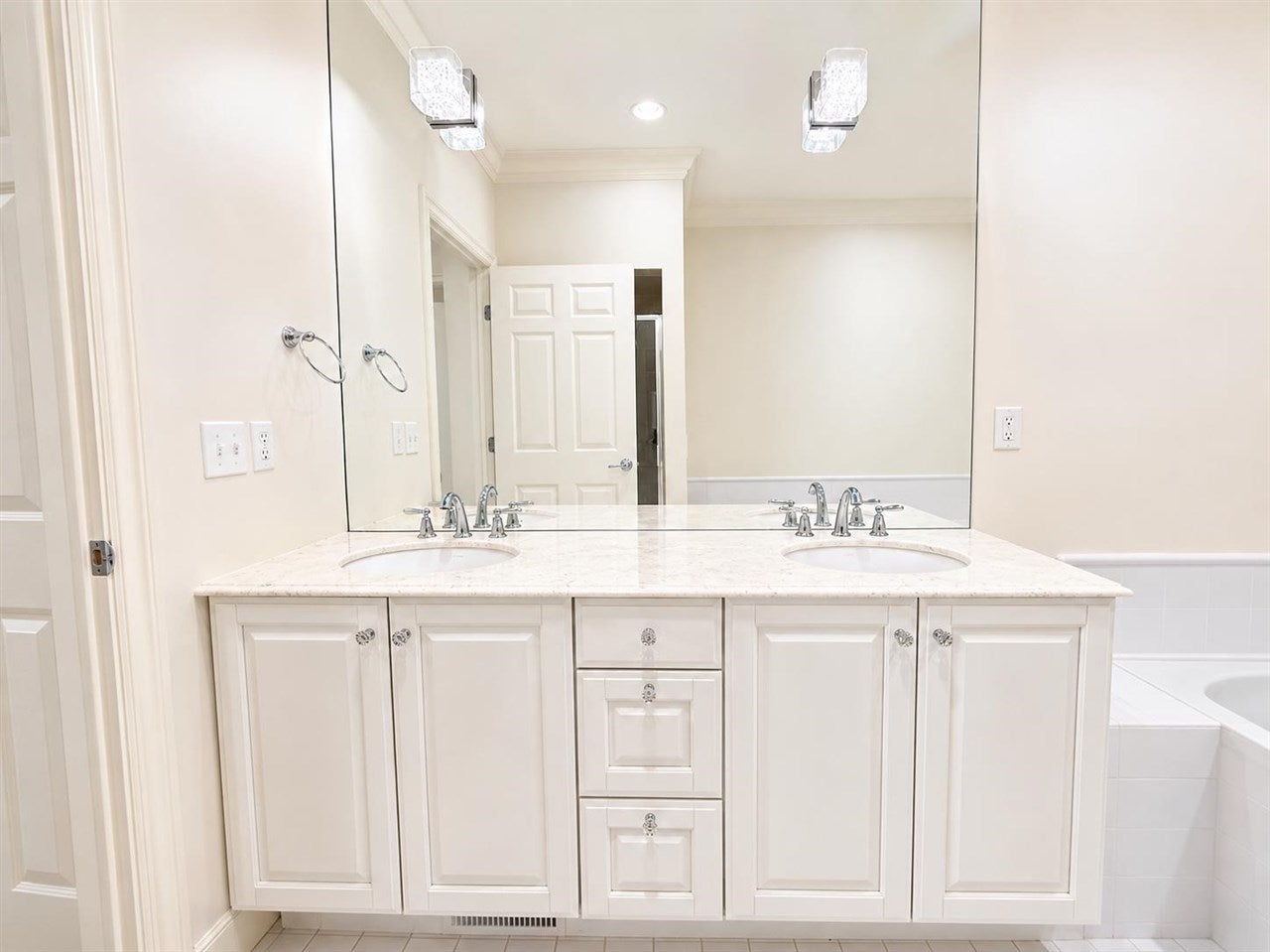 3676 Cliffs Drive Unit: 97
