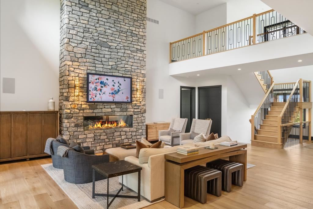 7825 Lindy Lane
