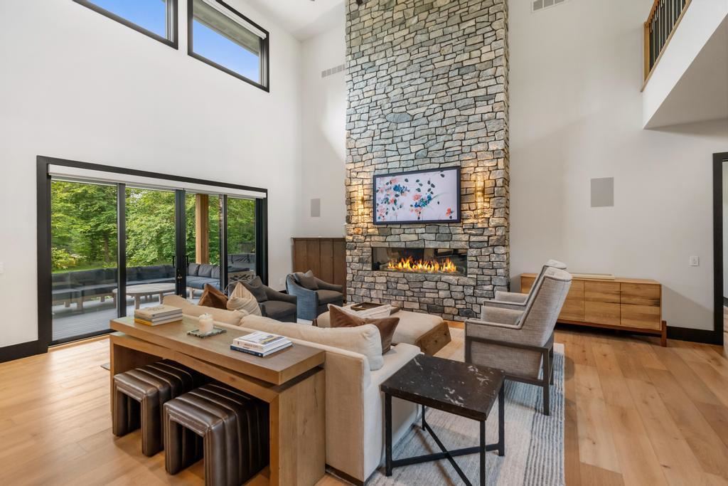 7825 Lindy Lane