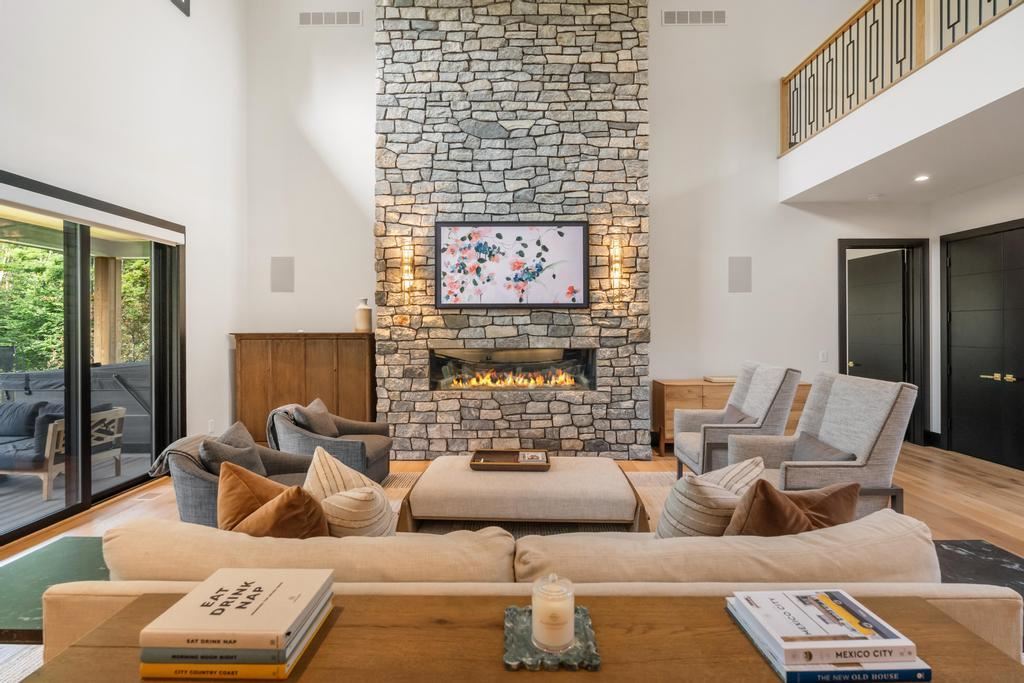 7825 Lindy Lane