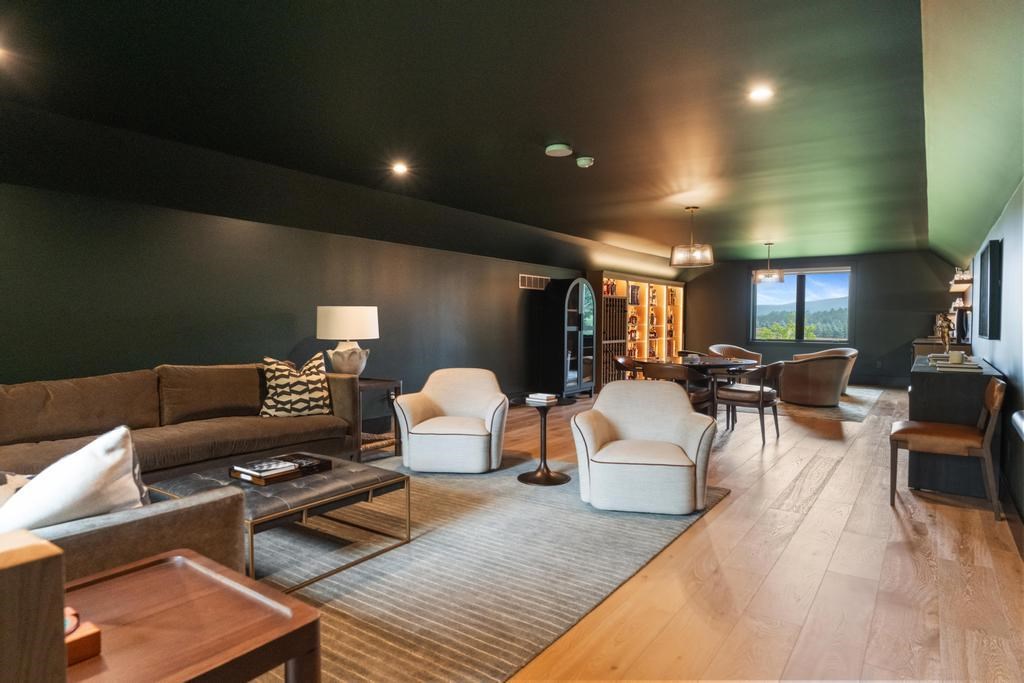 7825 Lindy Lane