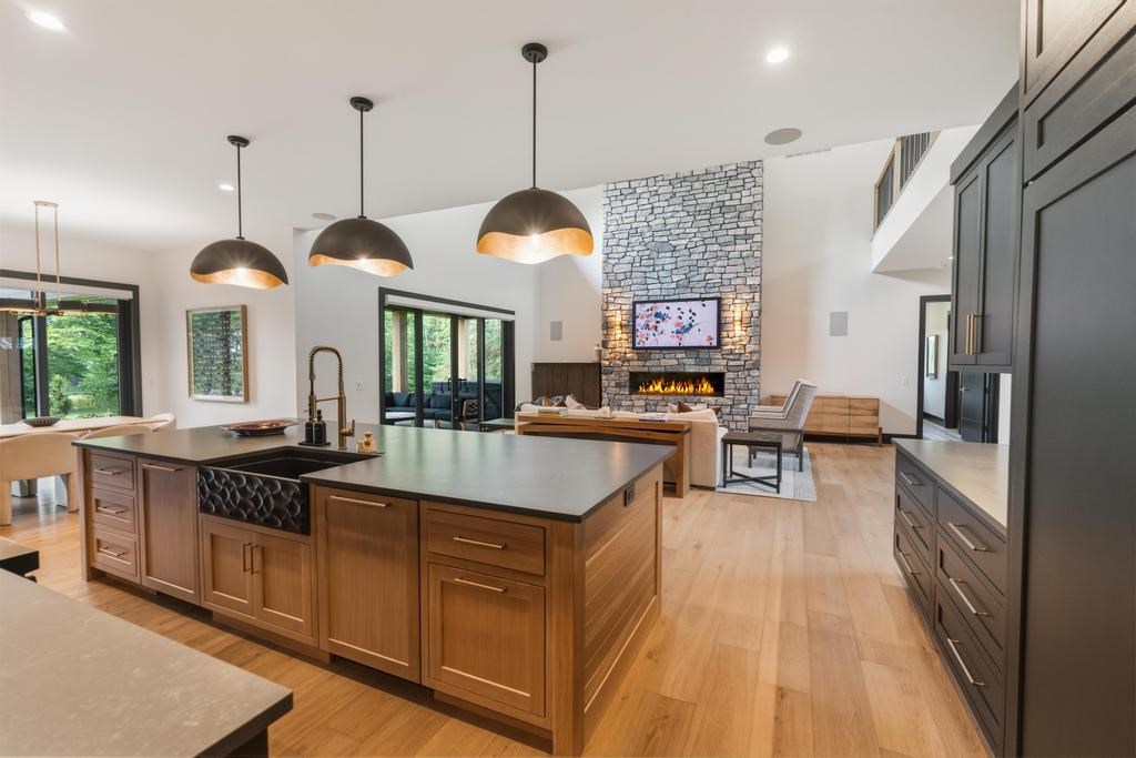 7825 Lindy Lane