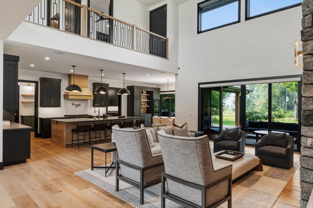 7825 Lindy Lane
