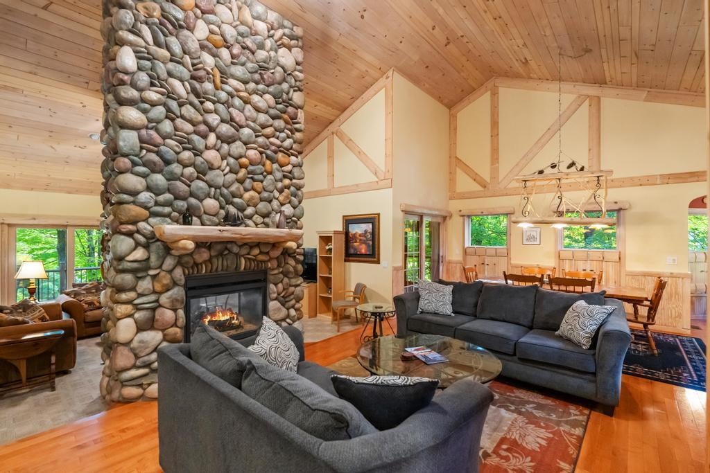 2658 Troon South