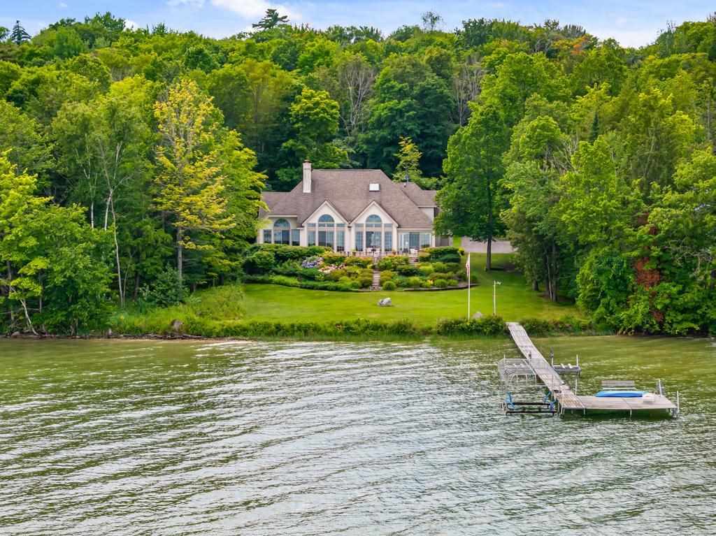 1890 Indian Point Lane