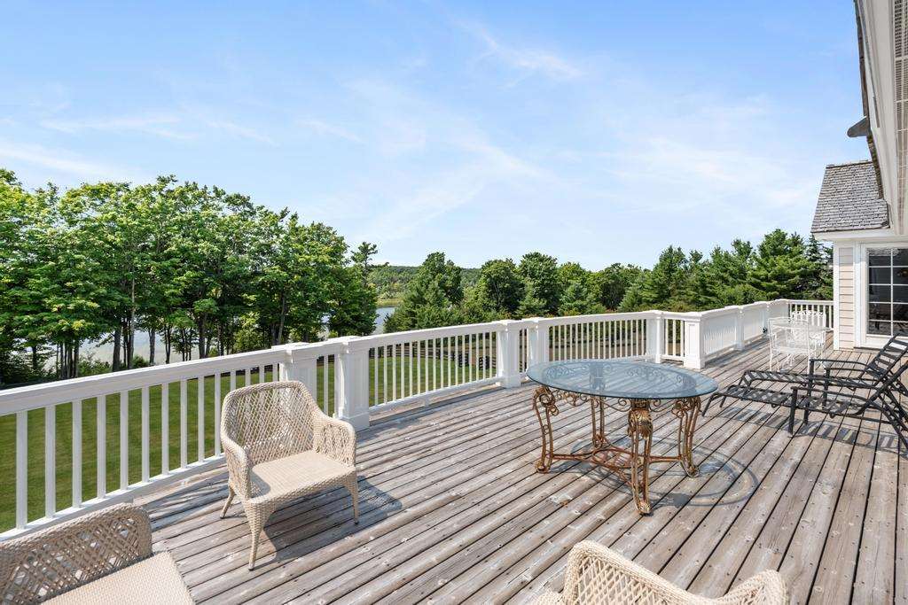 8111 Mulberry Lane