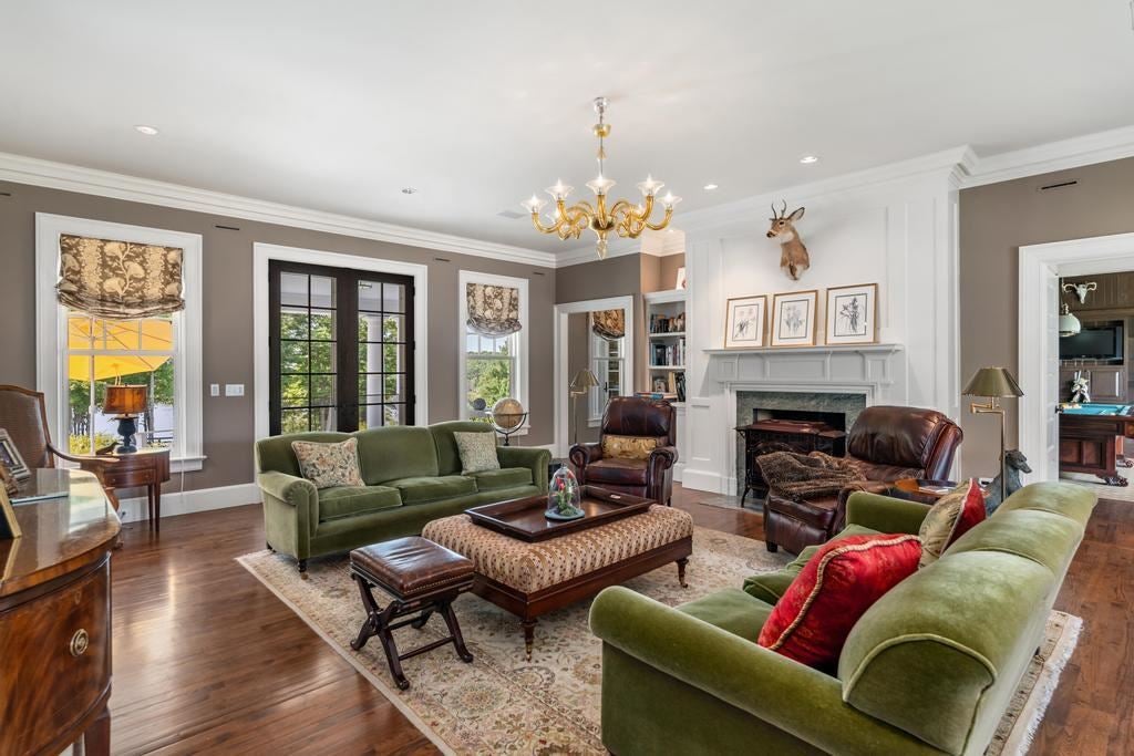 8111 Mulberry Lane