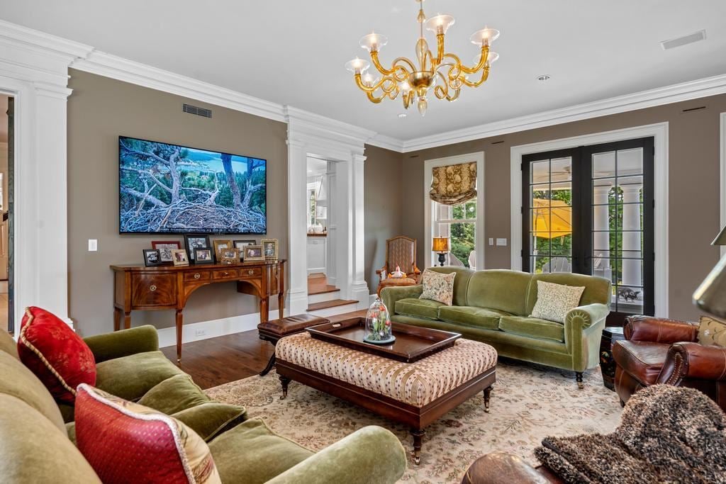 8111 Mulberry Lane