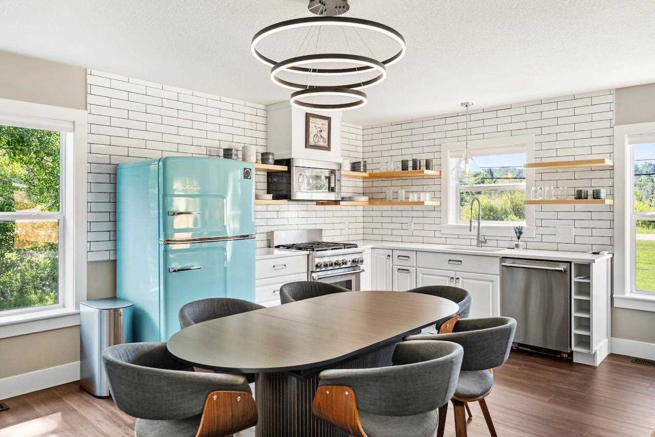 3899 Hiawatha Trail