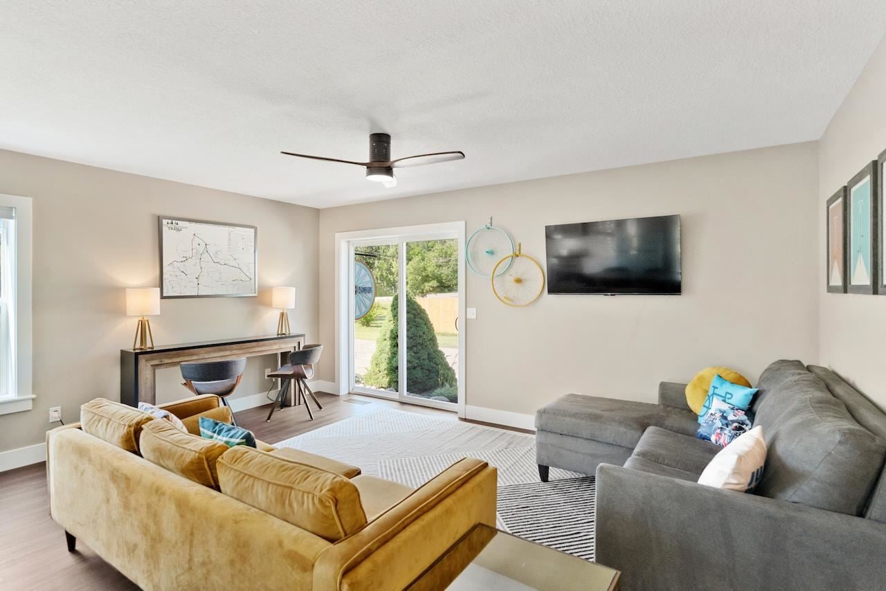 3899 Hiawatha Trail