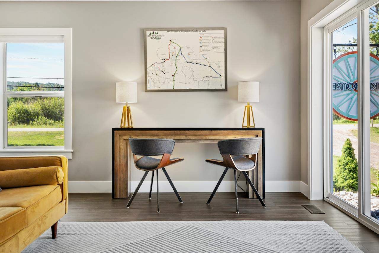 3899 Hiawatha Trail
